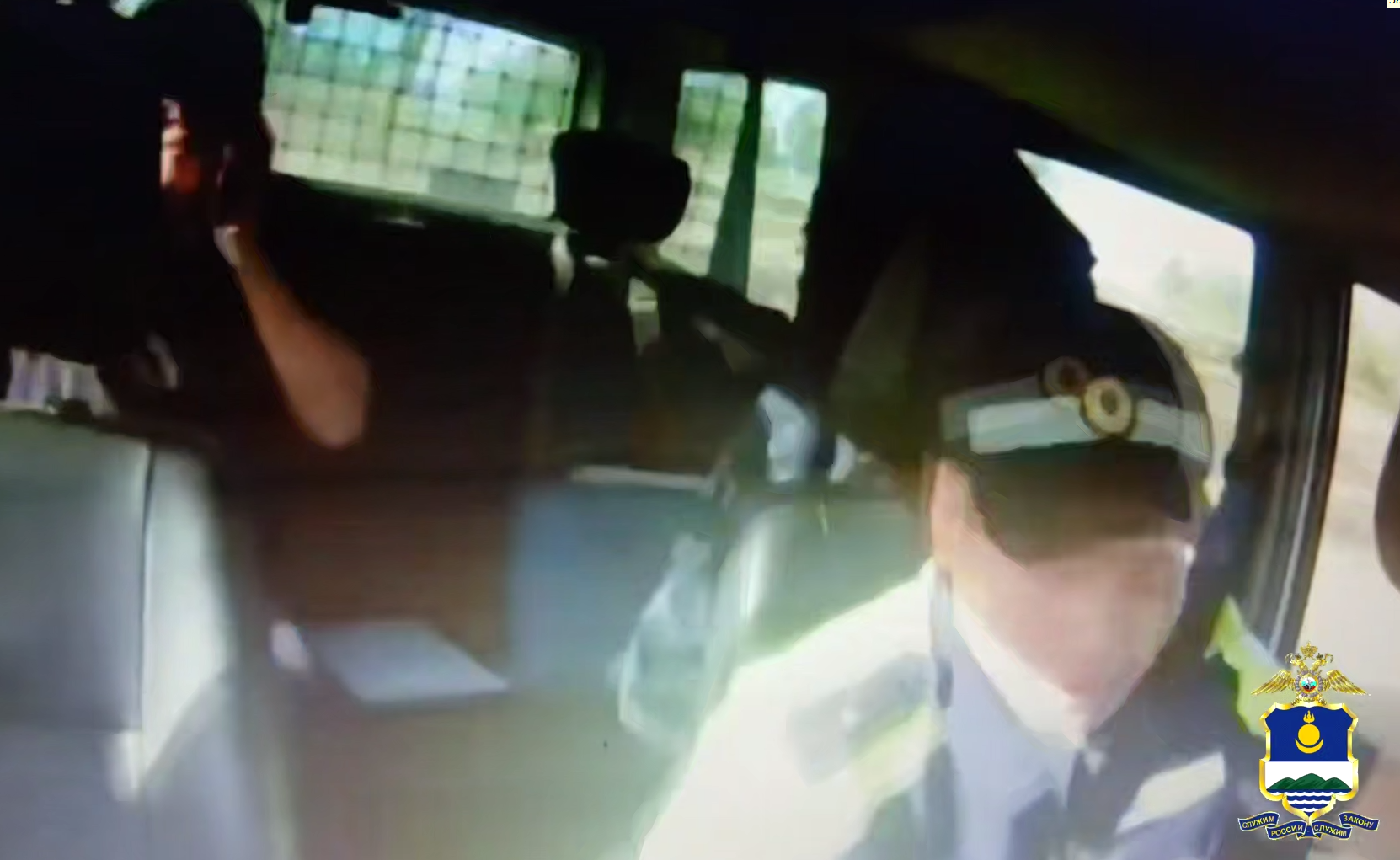 Фото В районе Бурятии полицейские открыли огонь по машине