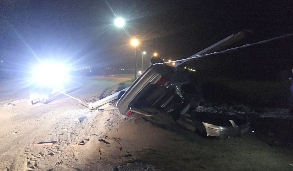 Фото В Бурятии пьяный водитель влетел в столб и перевернулся