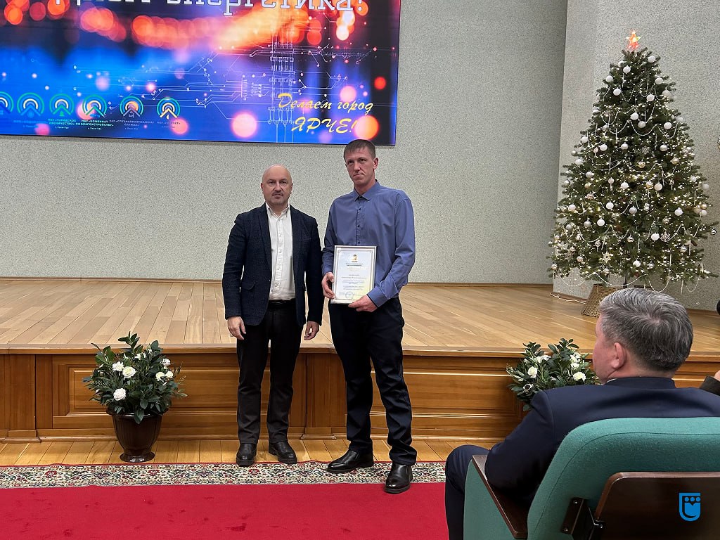 Фото Депутат Улан-Удэнского городского совета депутатов поздравил энергетиков с профессиональным праздником