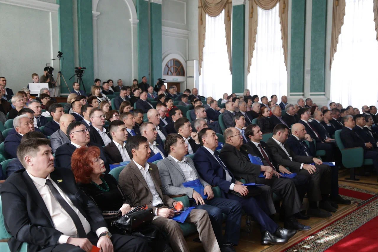 Фото Депутаты Улан-Удэнского горсовета единогласно приняли отчет мэра столицы Бурятии