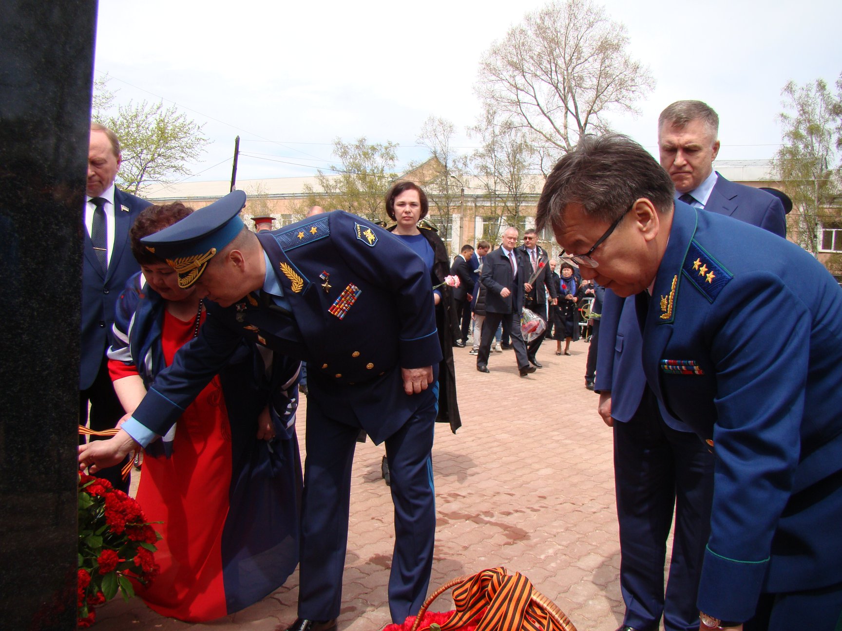Фото Главный военный прокурор Валерий Петров побывал на родине героев
