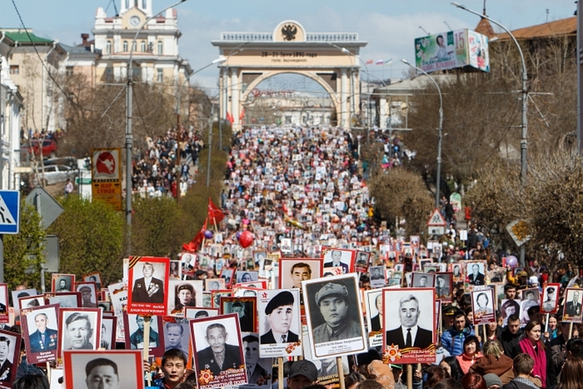 Фото Почти 22 тыс. человек прошлись по Улан-Удэ в марше «Бессмертный полк»