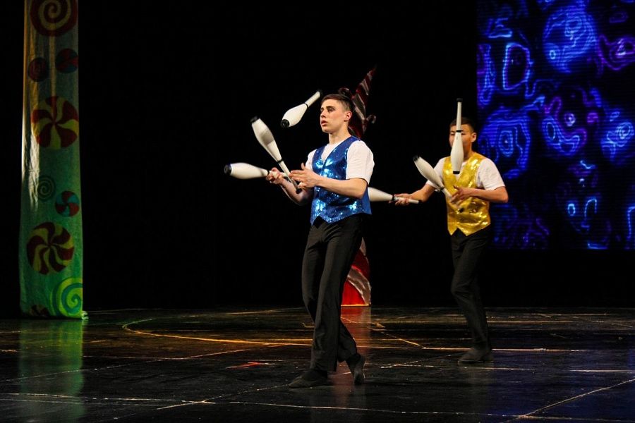Фото В цирковой школе Бурятии рассказали о влиянии искусства жонглирования на развитие детей