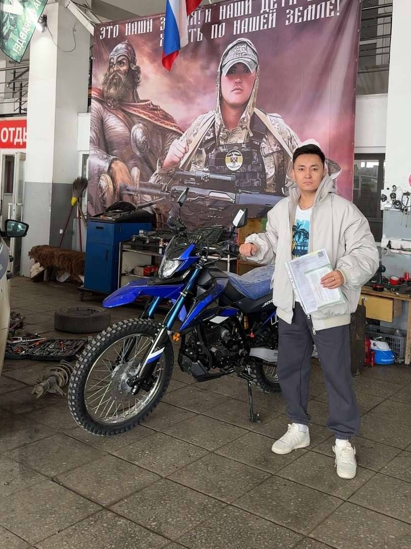 Фото Артист из Бурятии приобрел спортивный мотоцикл для бойцов СВО