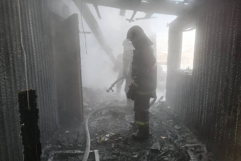 Фото В селе Бурятии полностью сгорела квартира