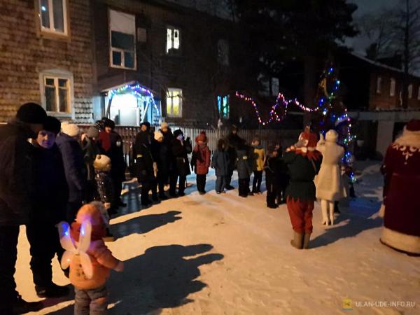 Фото Депутат организовал праздник для детей ТОСа в Улан-Удэ