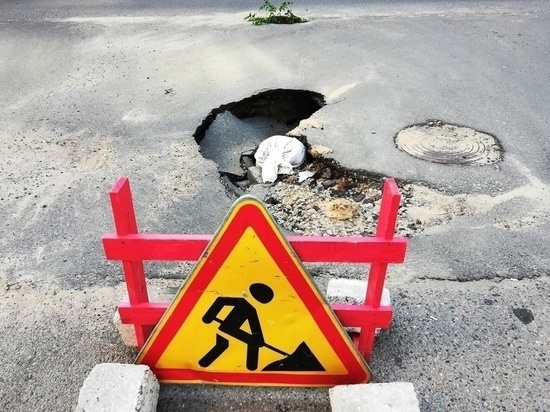 Фото Мэр Читы разбил свой Lexus, попав в яму на дороге