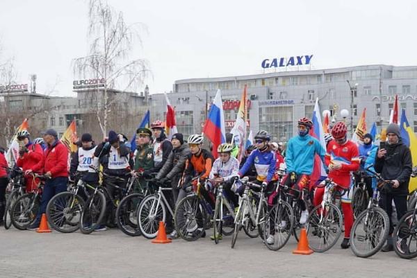 Фото В Улан-Удэ состоялся велопробег «Звезда Победы»