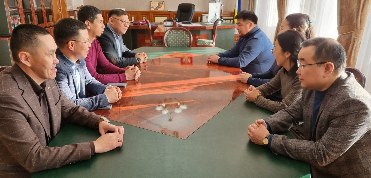 Фото В Бурятии ректор БГУ встретился с представителем Академии наук Монголии