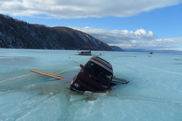 Фото Сначала года в Бурятии под лед провалились 3 машины и 4 человека