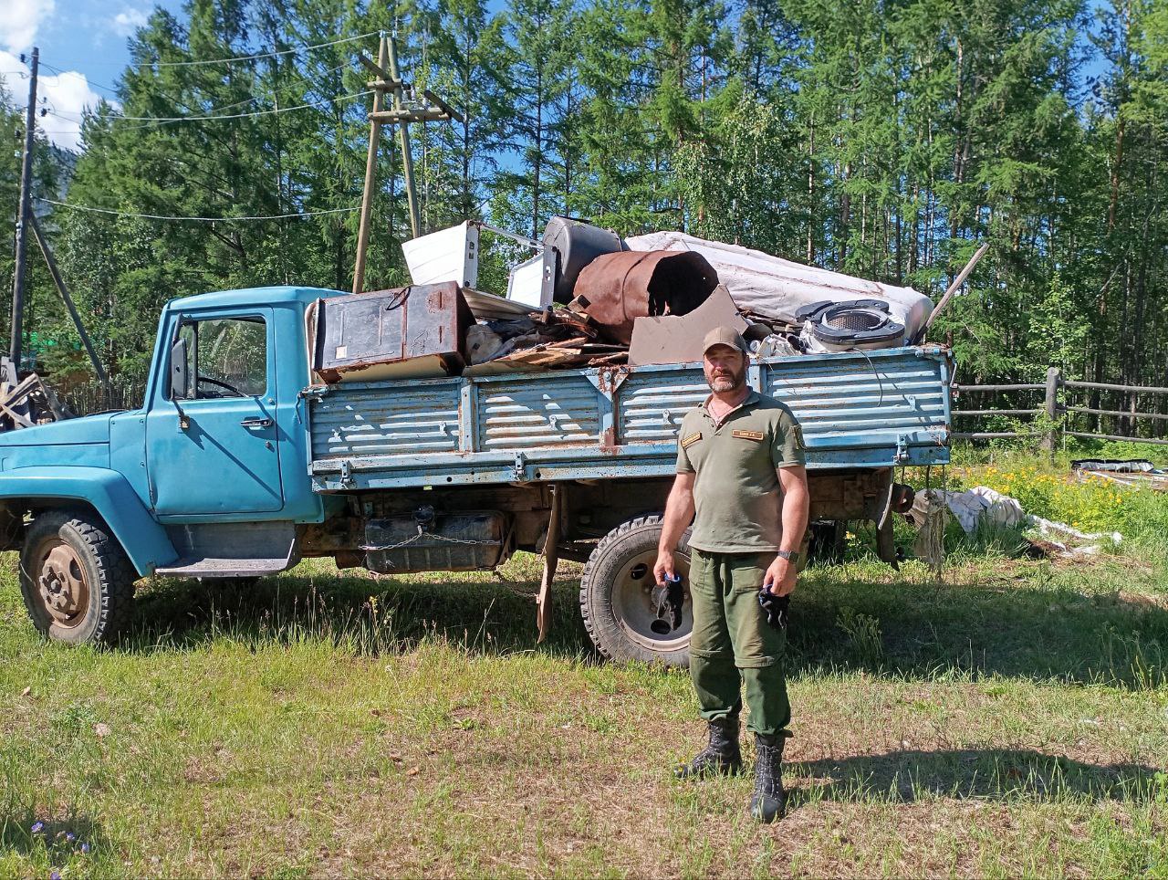 Фото Грузовик мусора вывез страж природы в районе Бурятии