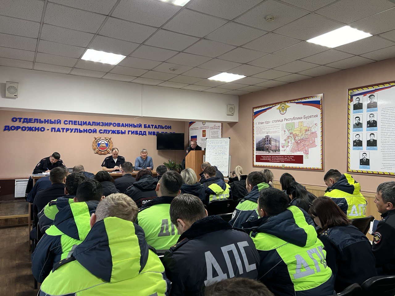 Фото В Бурятии сотрудников ГИБДД научили читать документы на рога, копыта и хвост