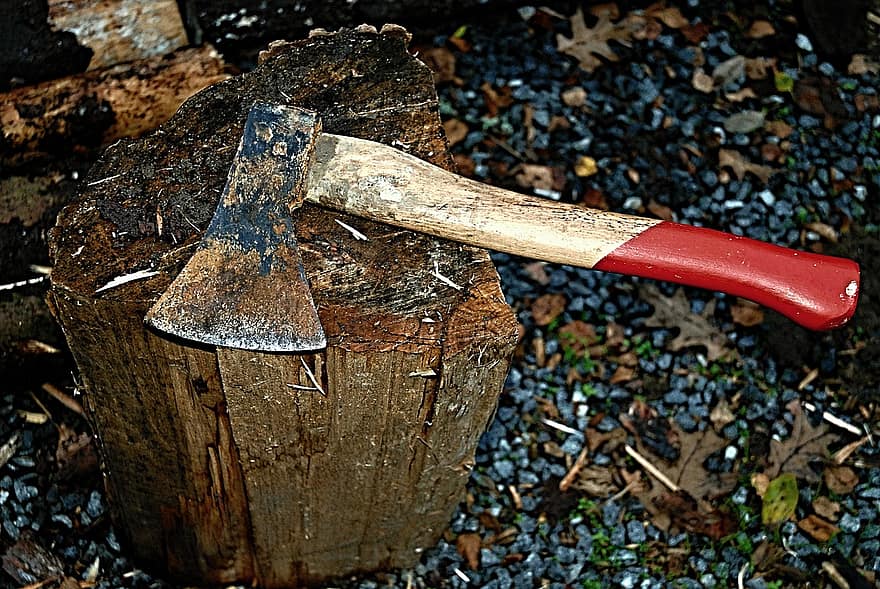 Фото В Бурятии мужчина зарубил сожительницу топором