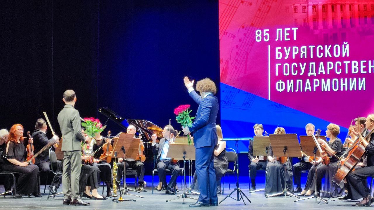 Фото В столице Бурятии с аншлагом выступил Филармонический камерный оркестр Новосибирска(ВИДЕО)