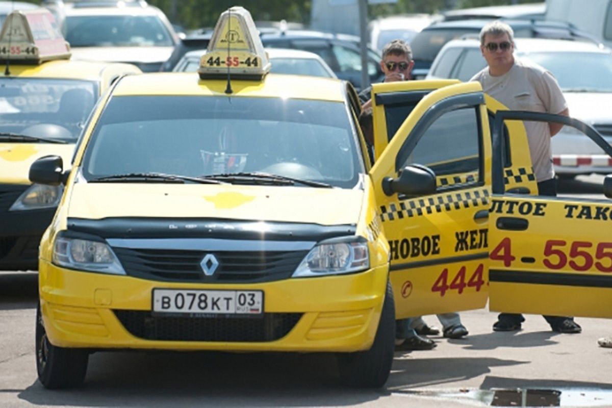 Налоги таксопарка. Желтое такси Улан-Удэ. Новое желтое такси Улан-Удэ. Такси Улан-Удэ в Улан Удэ. Желтая машина такси.