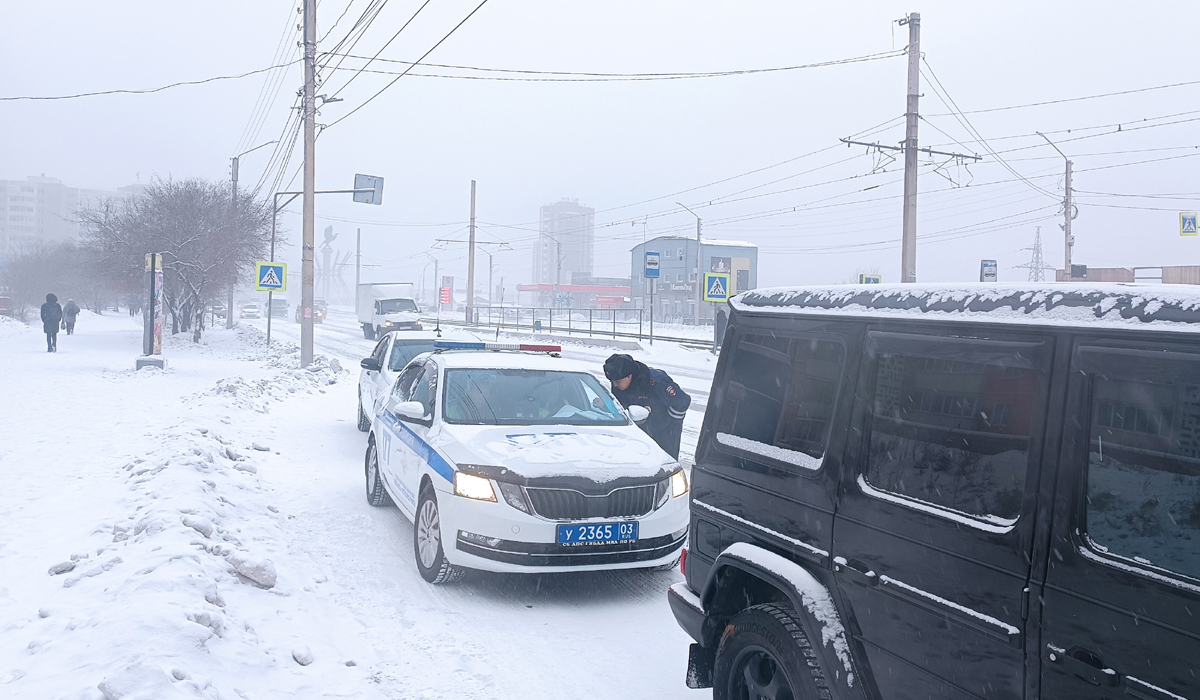 Фото В Бурятии автоинспекторы предупреждают водителей о рисках в снегопад