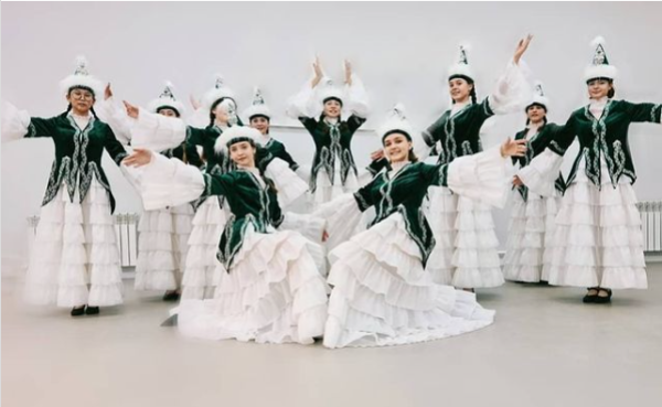Фото Улан-Удэнский ансамбль танца «Акварель» приглашен в Варшаву