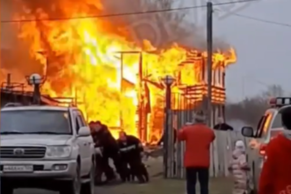 Фото Пожар в районе Бурятии уничтожил два гостевых дома