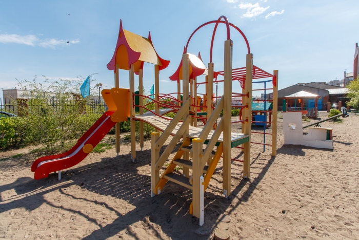 Фото Бурятия установит пять детских площадок во дворах Старобешевского района