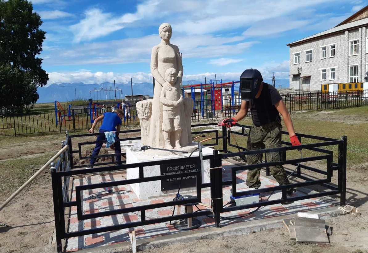 Фото В Бурятии ТОСовцы построили памятник труженикам тыла и детям ВОВ