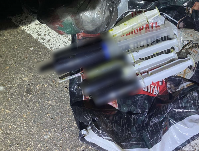 Фото В селе Бурятии полицейские изъяли шприцы с наркотиком у пассажира иномарки