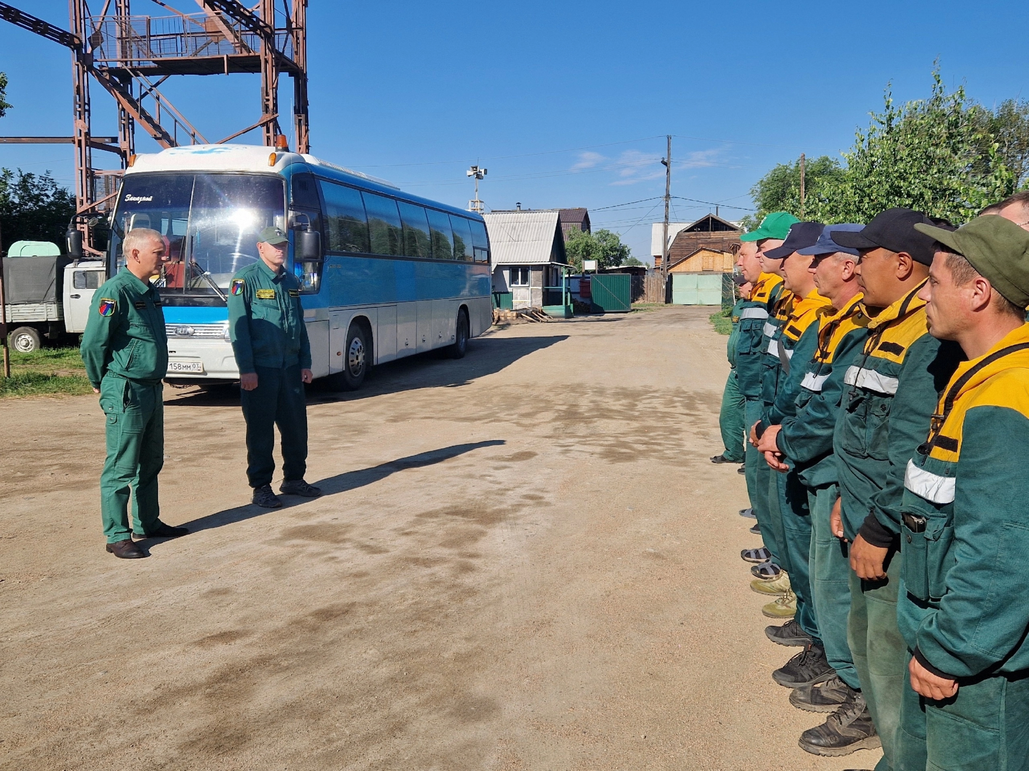 Фото Пожарные Бурятии отправились на помощь Якутии
