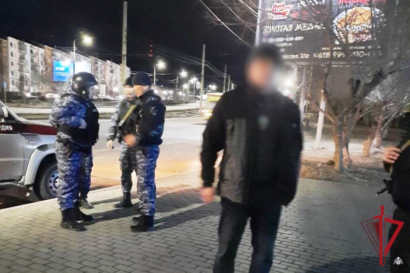 Фото В Улан-Удэ подозреваемого в убийстве охранника боулинг-клуба поймали росгвардейцы