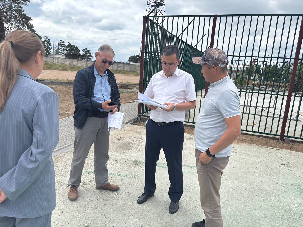 Фото В мкрн Звёздный города Улан-Удэ идет благоустройство новой детской площадки