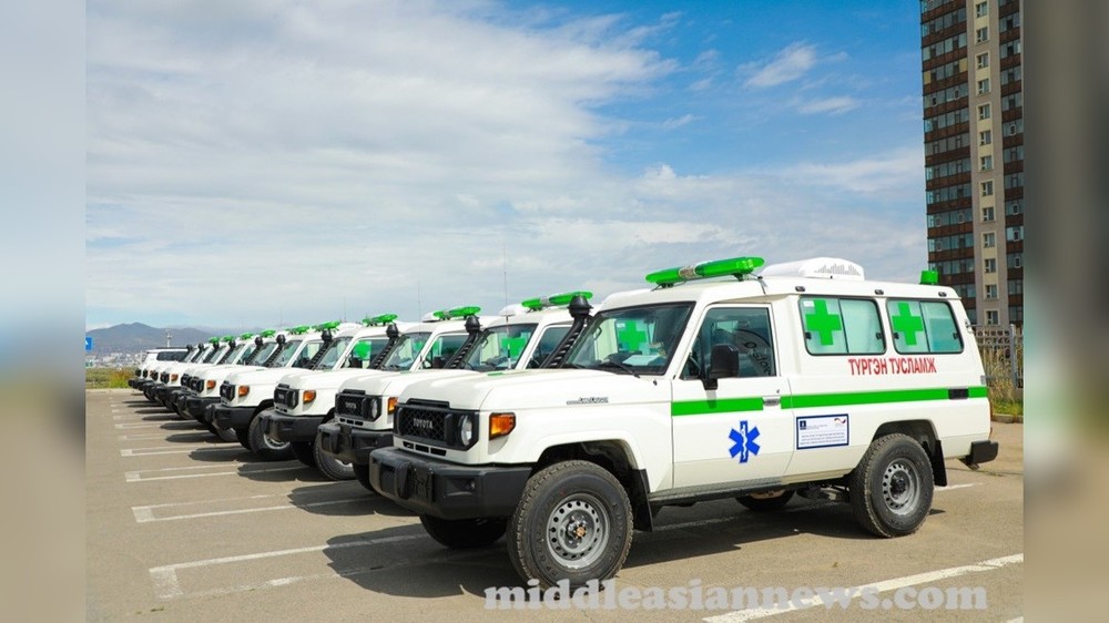 Фото Германия передала Монголии 17 карет скорой помощи Toyota Land Cruiser