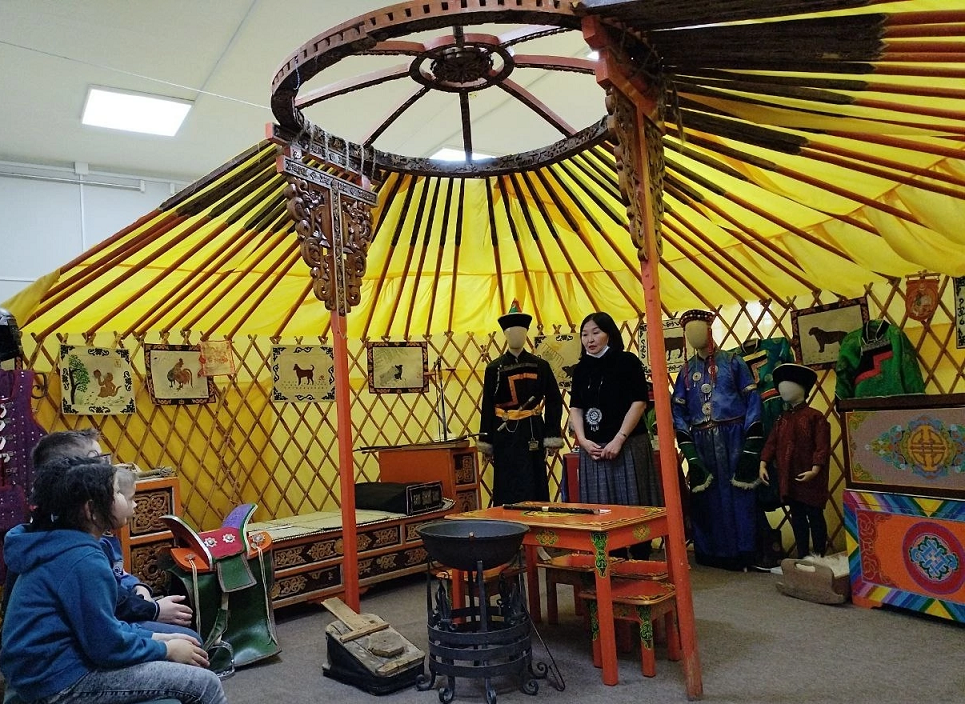 Фото В Бурятии воспитанников социальных учреждений знакомят с традициями народов России