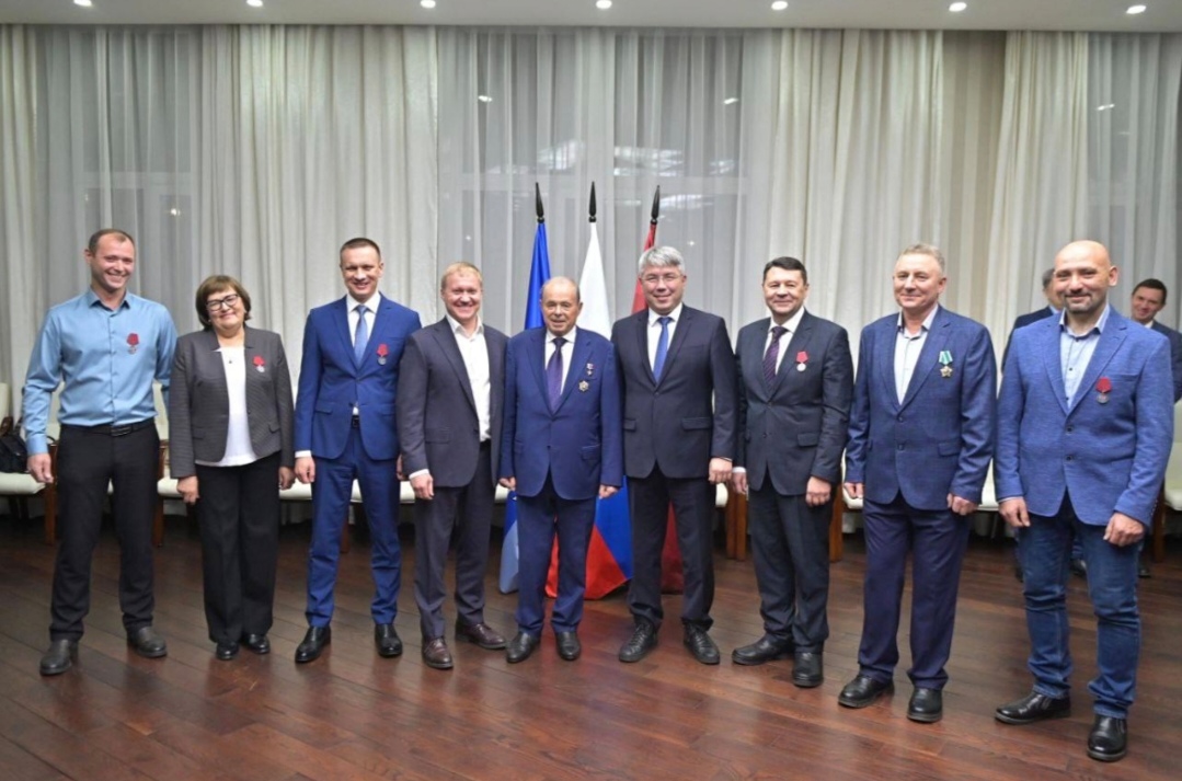 Фото Государственные награды по указу президента: сотрудники Улан-Удэнского авиазавода отмечены за трудовые заслуги