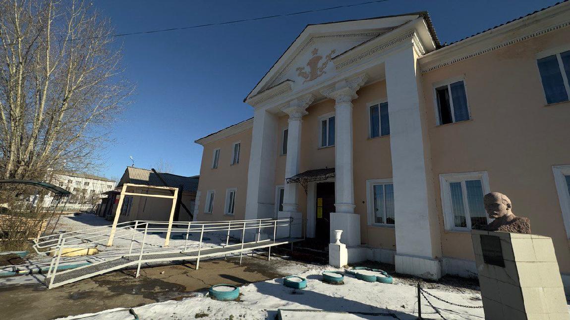 Фото Инвалиды района Бурятии добились установки пандуса в библиотеку