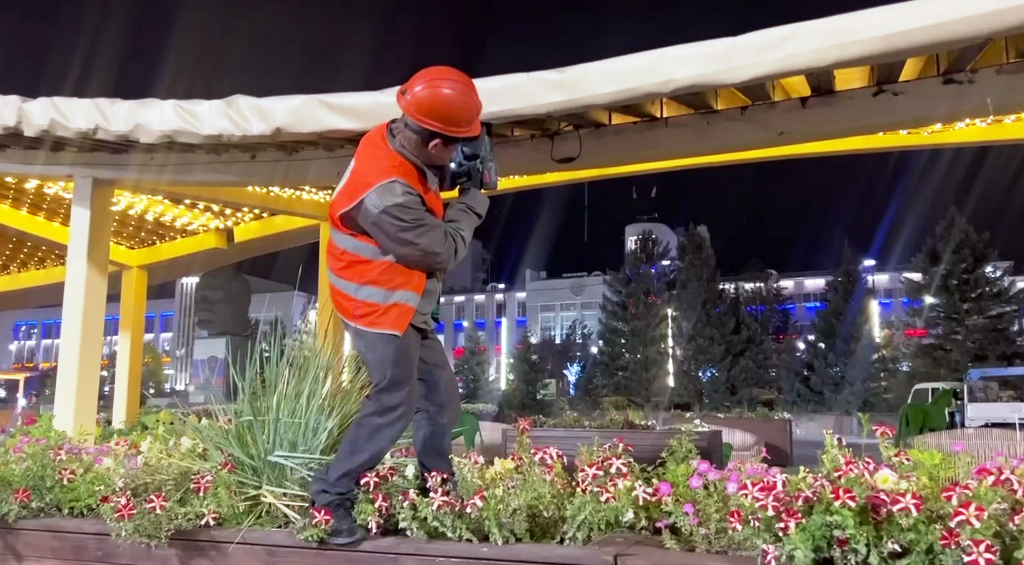 Фото На площади Советов в Улан-Удэ демонтировали сезонную зону отдыха