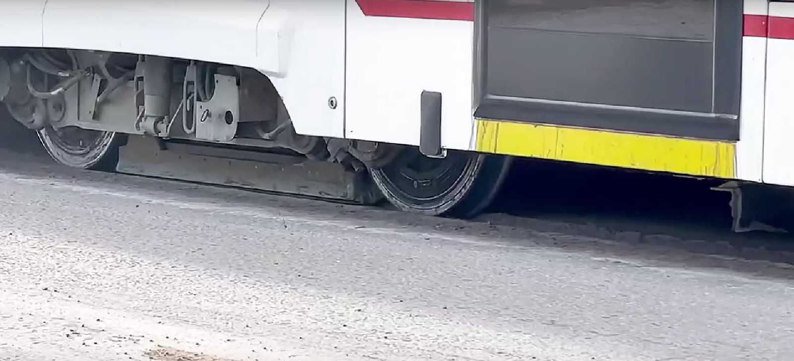 Фото Пешеходам и автомобилистам Улан-Удэ напомнили о трамвайном юзе