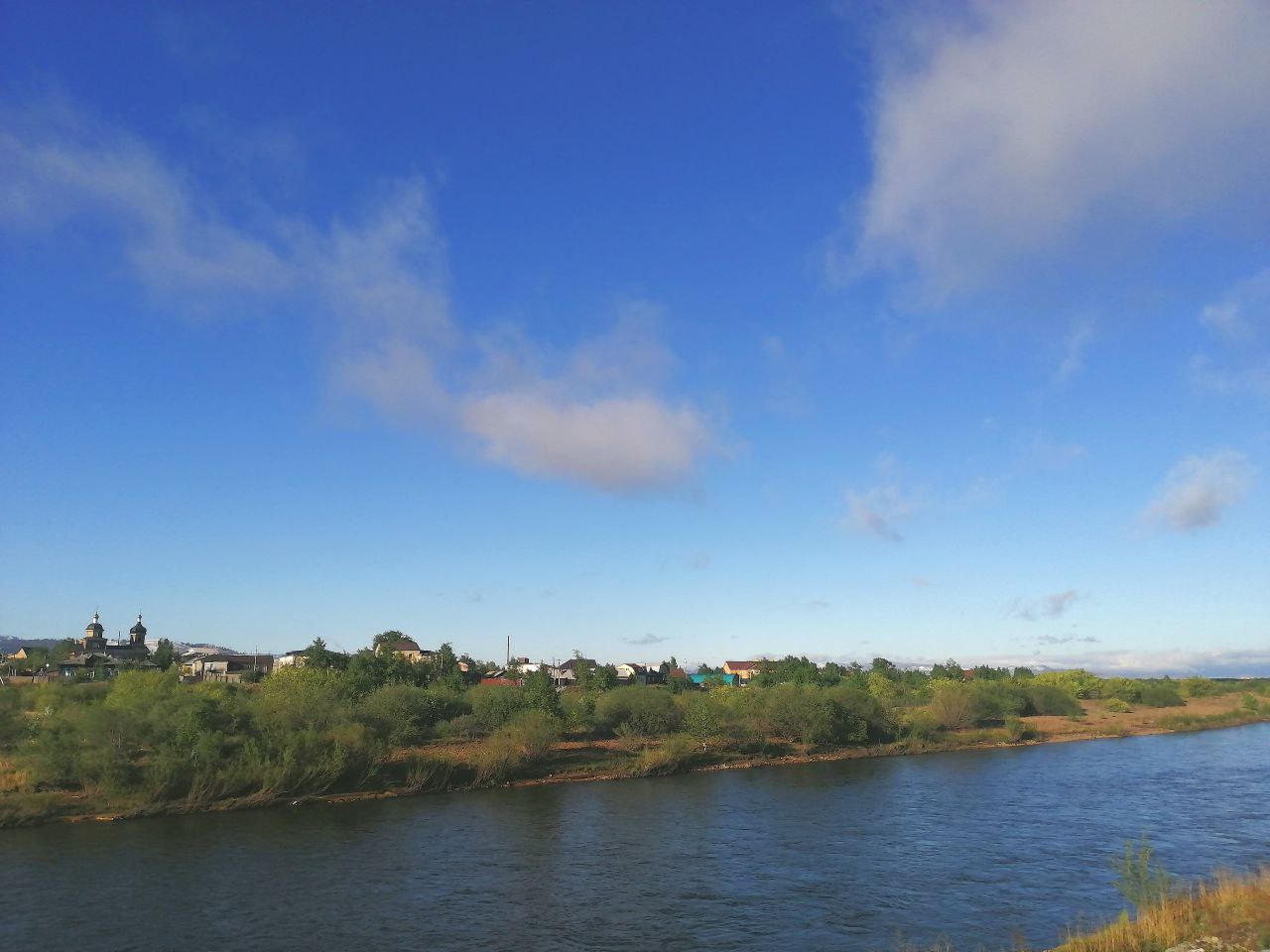 Фото Возобновлена работа Татауровской паромной переправы в Прибайкальском районе 