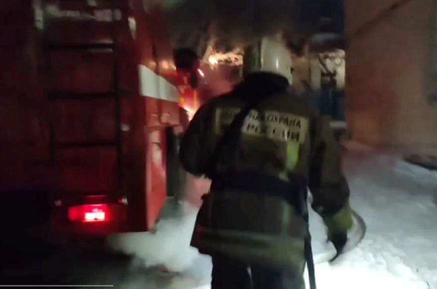 Фото В Улан-Удэ огнеборцы ночью потушили пожар в квартире