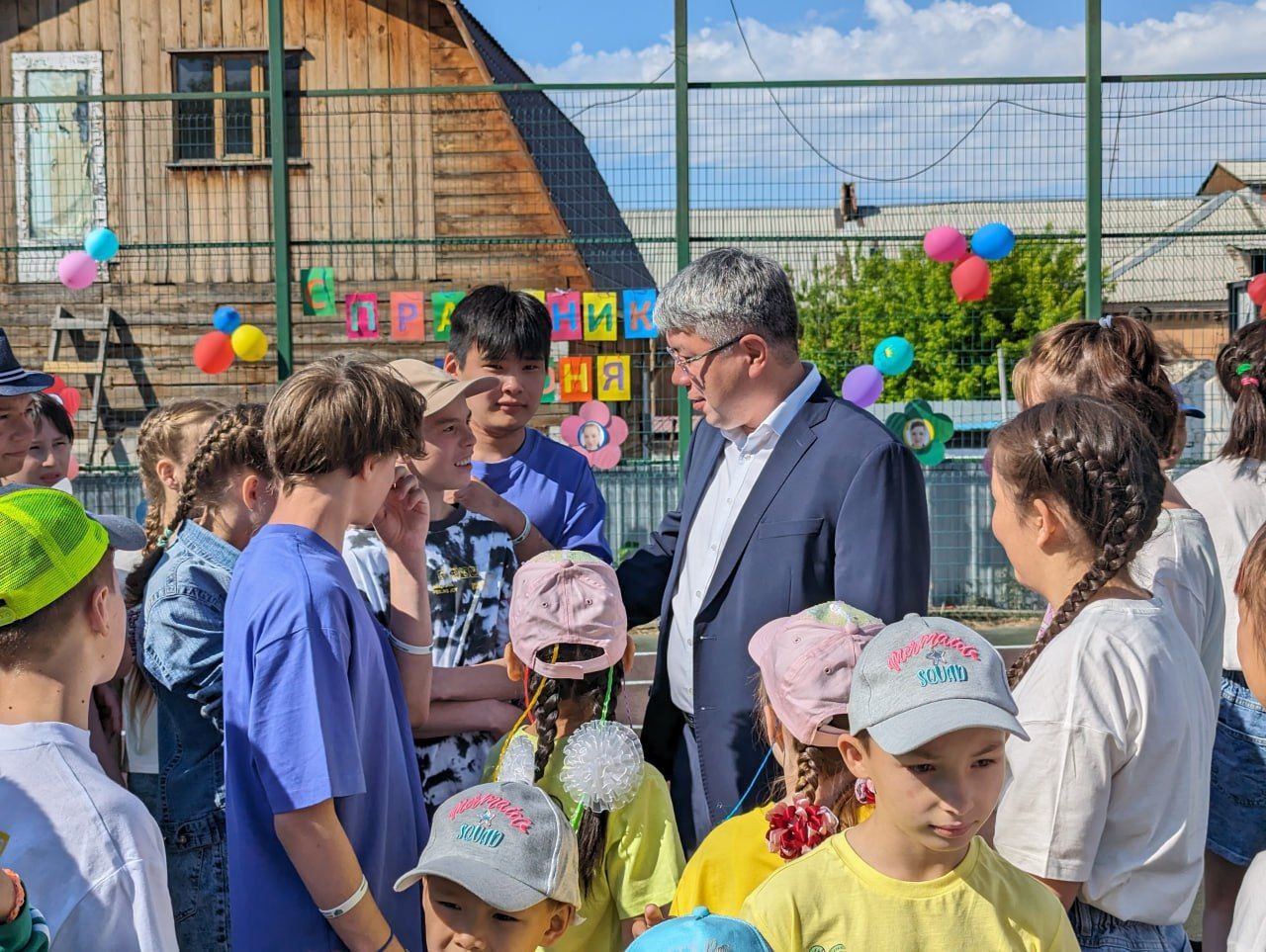 В День защиты детей глава Бурятии посетил детские социальные учреждения -  Общество - Новая Бурятия