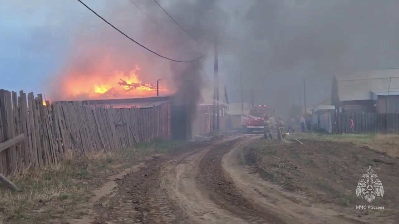 Фото В поселке Бурятии вспыхнул пожар в частном домовладении