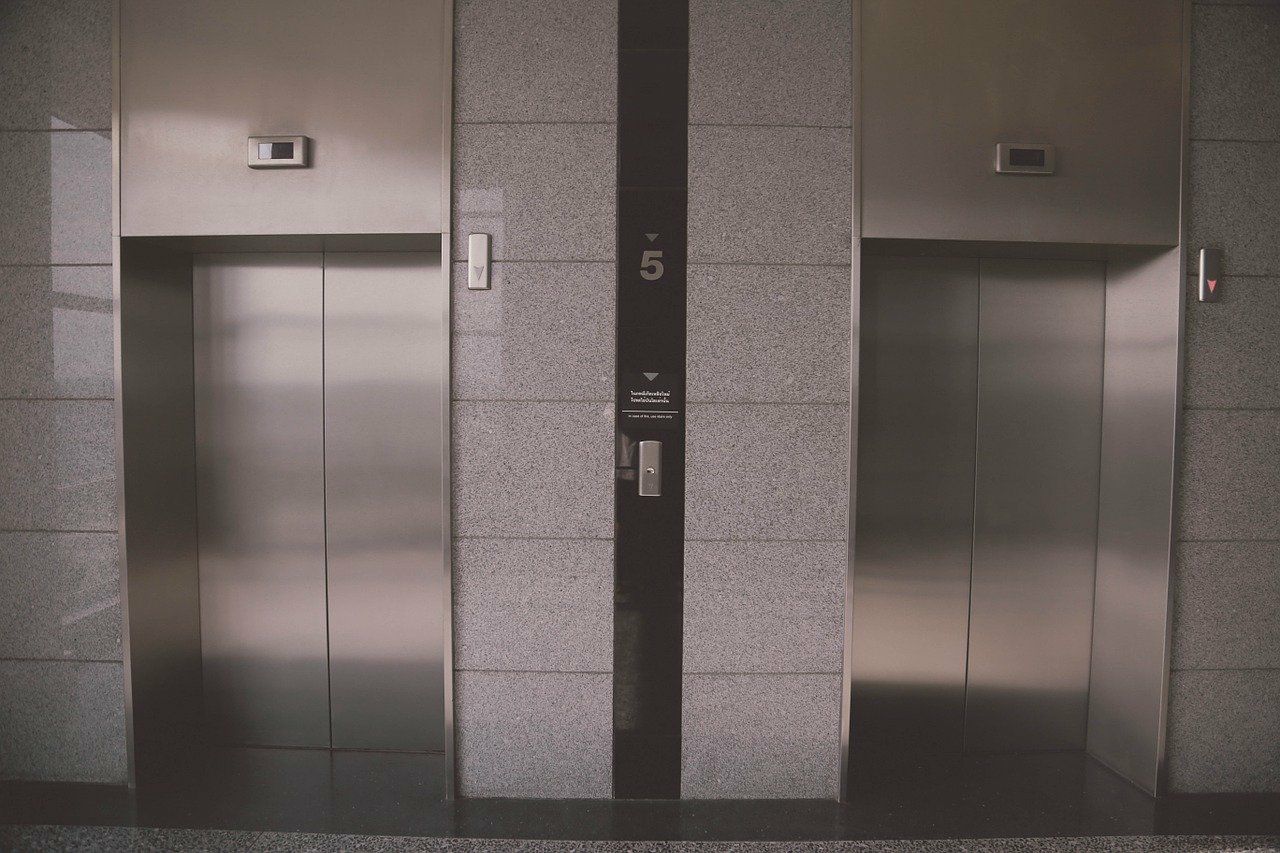 Фото В Бурятии заменят 522 лифта в многоквартирных домах