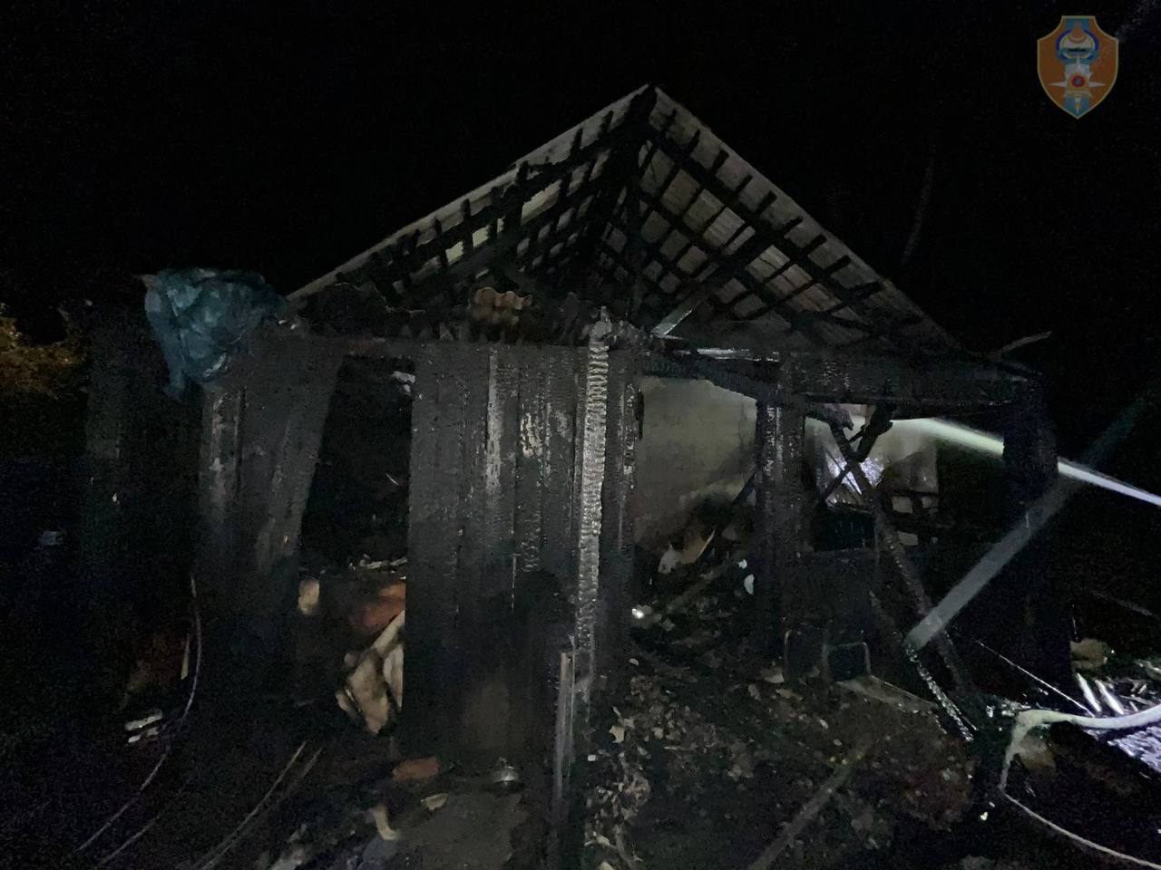 Фото Пожарные Бурятии спасли женщину из горящего дома 
