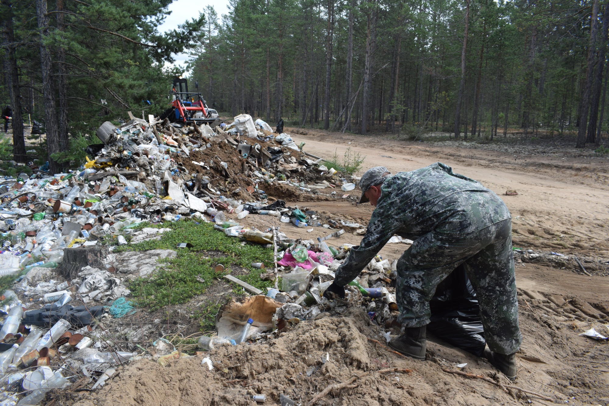 Фото Более 2 тысяч мешков мусора собрали и вывезли лесники Бурятии