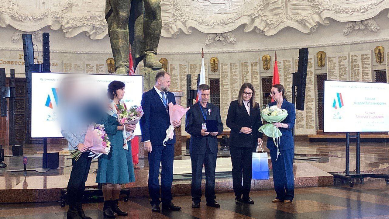 Фото В Москве жителю Бурятии вручили медаль «Отец солдата»