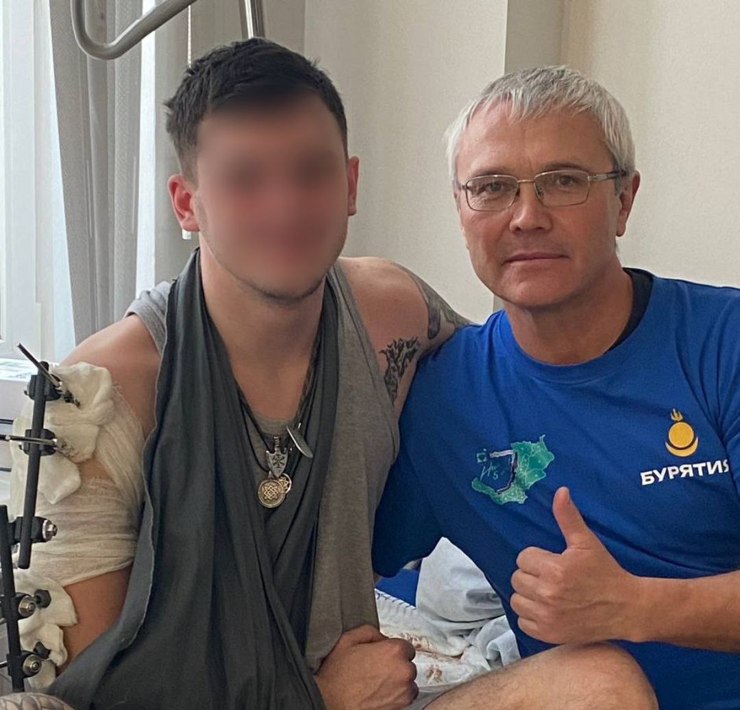 Фото Впервые в питерской штаб-квартире среди волонтёров из Бурятии появился мужчина