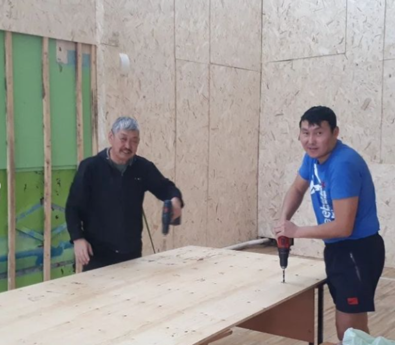 Фото В Бурятии директор и учителя школы-интерната сами строят скалодром для учащихся (ВИДЕО)