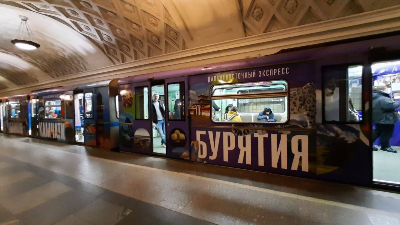 Фото В Московском метро запустили поезд с вагоном «Бурятия»