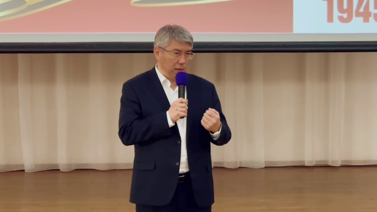 Фото Педагоги встретились с главой Бурятии в преддверии 80-летия Победы