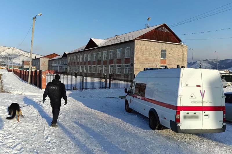 Фото Взрывотехники не нашли "бомбы" в районной школе Бурятии