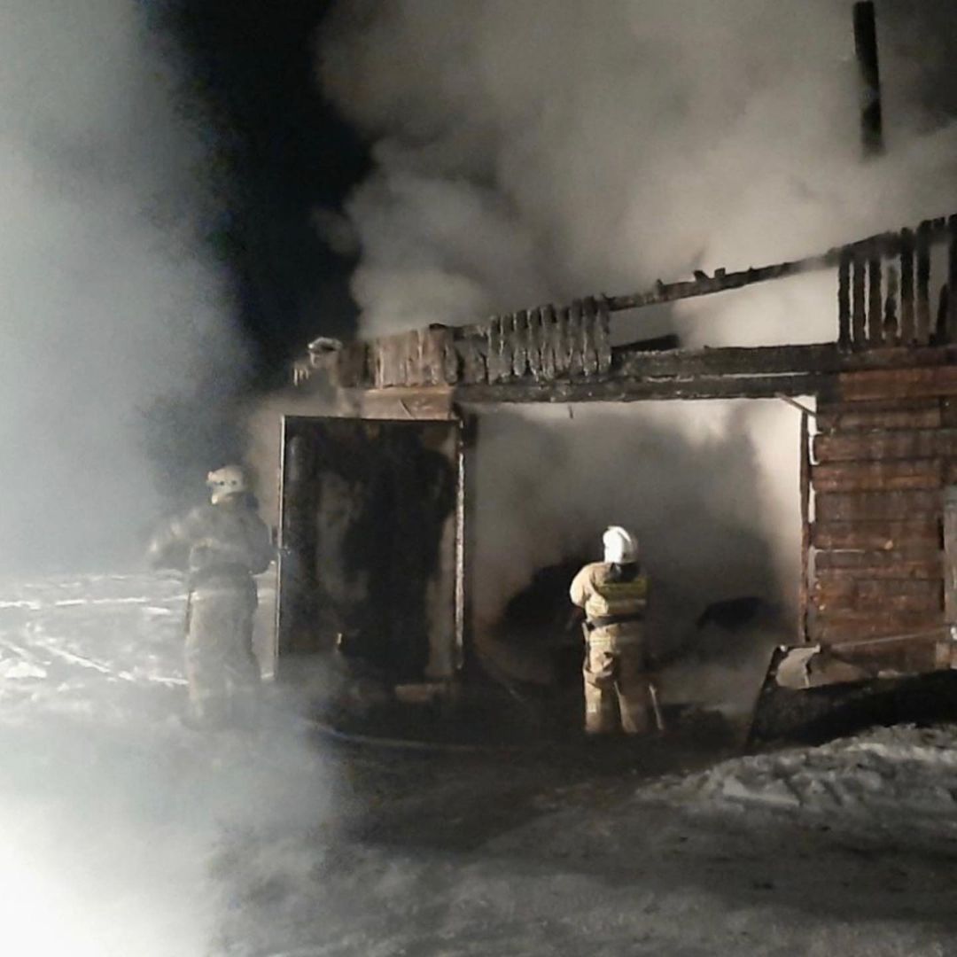 Фото В районе Бурятии в гараже сгорел автомобиль 