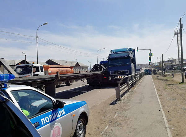 Фото В Бурятии под колесами грузовика погиб семилетний ребенок