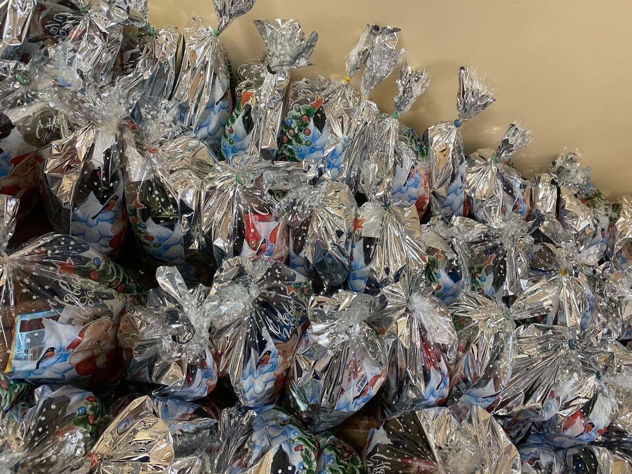 Фото Волонтеры собрали 390 новогодних подарков участникам СВО из Бурятии